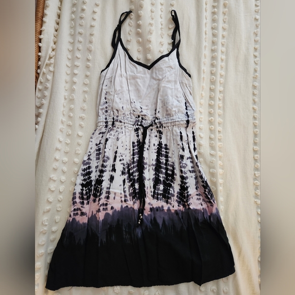 Dynamite Dresses - Picture 5 of 6